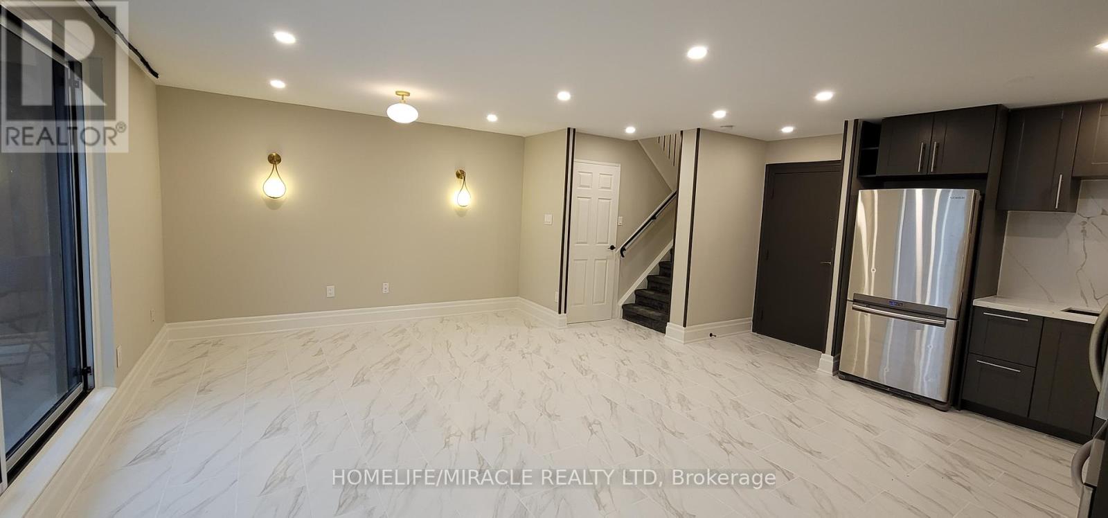 76 - 1036 Falgarwood Drive, Oakville, Ontario L6H 2P3 - Photo 2 - W12598812