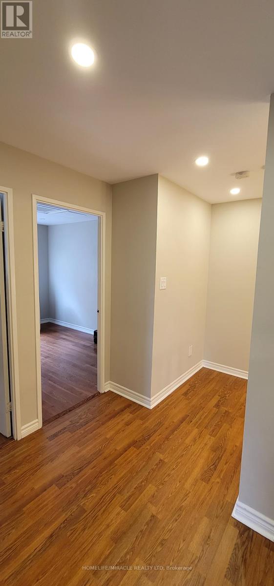 76 - 1036 Falgarwood Drive, Oakville, Ontario L6H 2P3 - Photo 5 - W12598812