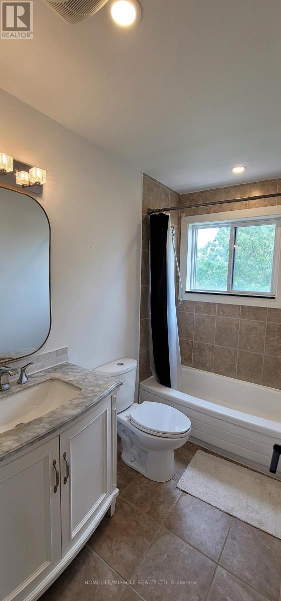 76 - 1036 Falgarwood Drive, Oakville, Ontario L6H 2P3 - Photo 11 - W12598812