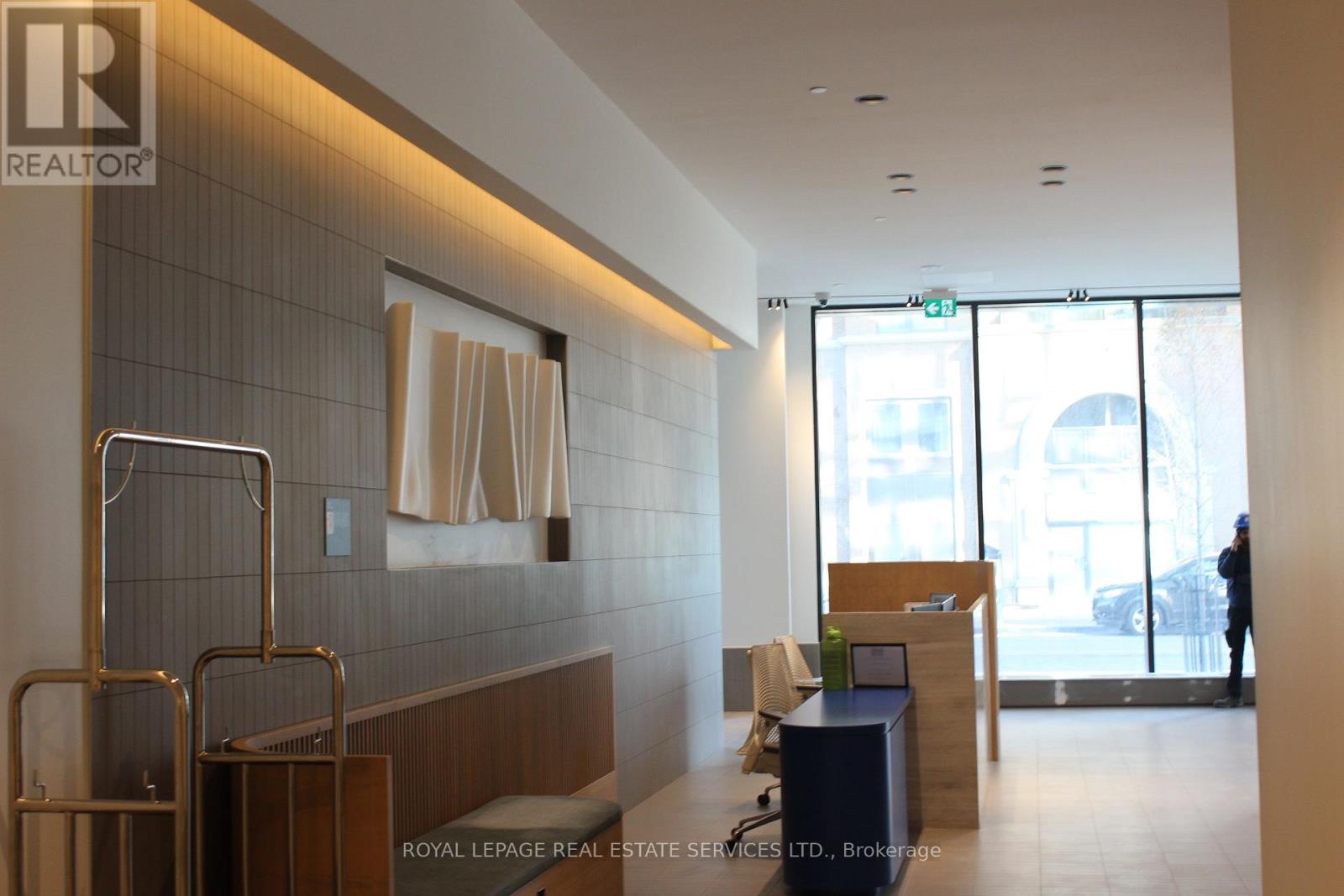 2908 - 395 Square One Drive, Mississauga, Ontario  L5B 0P6 - Photo 15 - W12598218