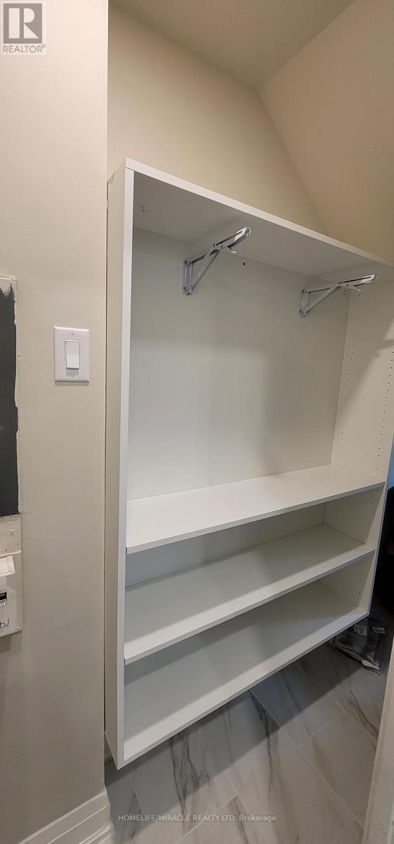 76 - 1036 Falgarwood Drive, Oakville, Ontario L6H 2P3 - Photo 8 - W12598812