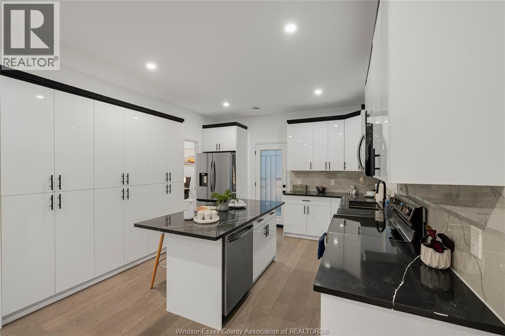 659 Alexandrine, Windsor, Ontario N8X 3C1 - Photo 11 - 25030925