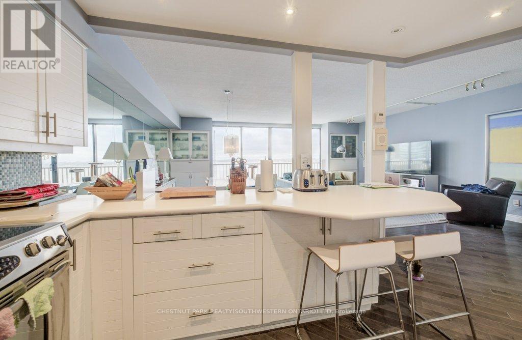 1017 - 33 Harbour Square, Toronto, Ontario  M5J 2G2 - Photo 12 - C12599356