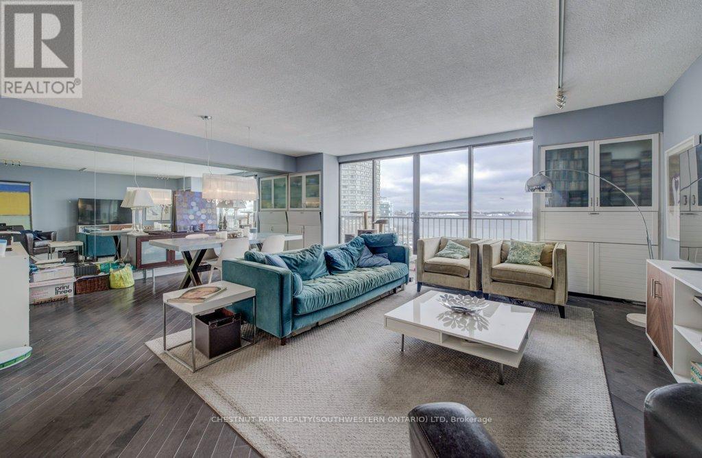 1017 - 33 Harbour Square, Toronto, Ontario  M5J 2G2 - Photo 14 - C12599356