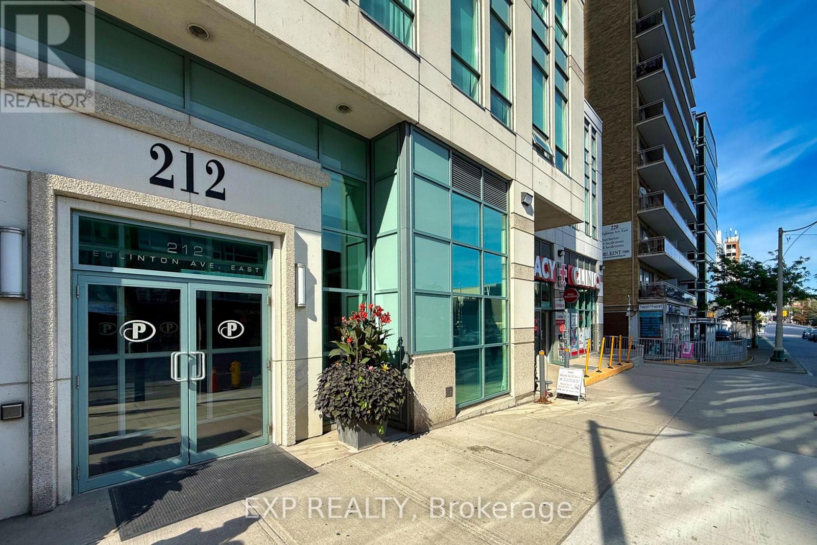 1510 - 212 Eglinton Avenue, Toronto, Ontario  M4P 0A3 - Photo 2 - C12599378