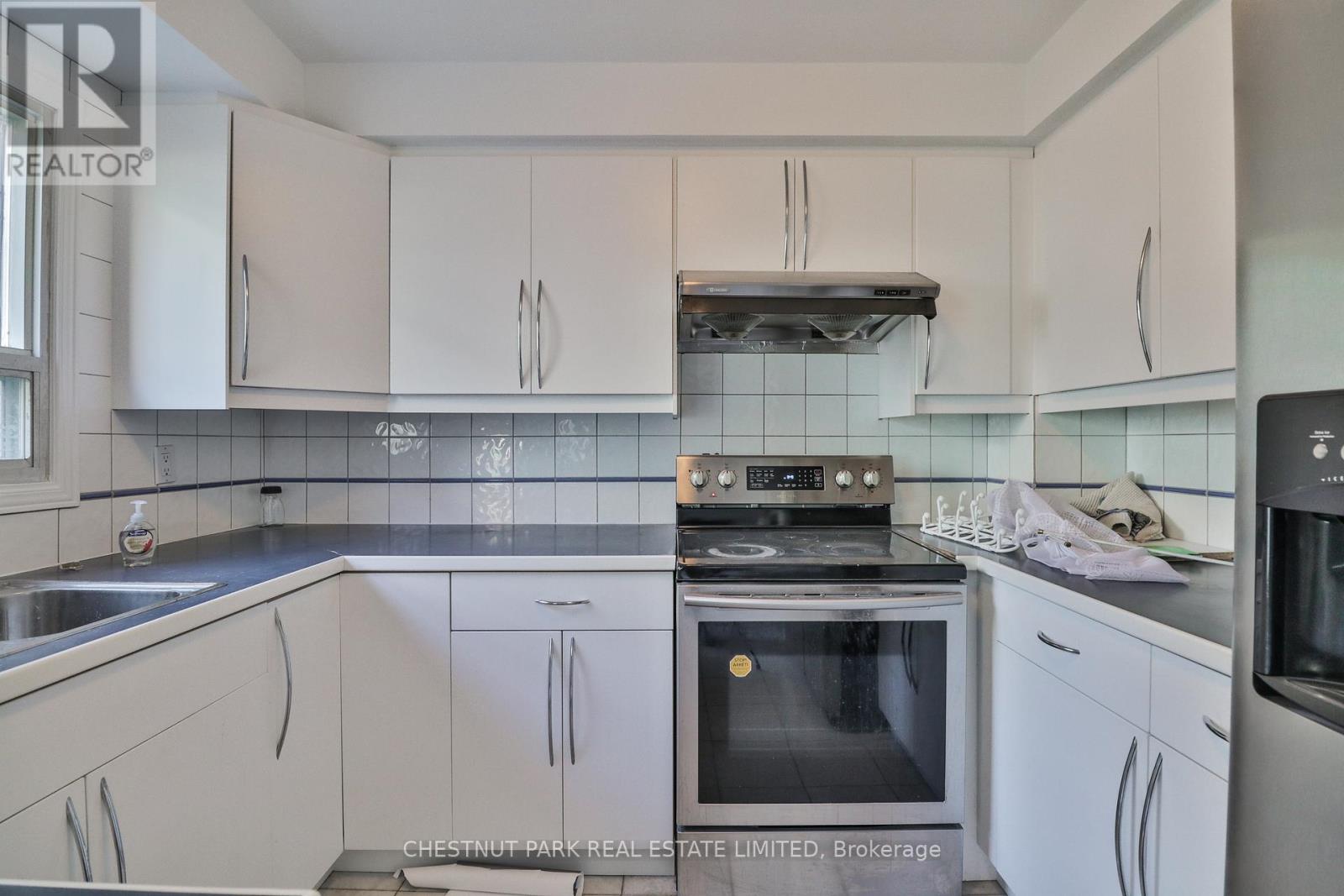 18 Dervock Crescent, Toronto, Ontario  M2K 1A7 - Photo 16 - C12599384