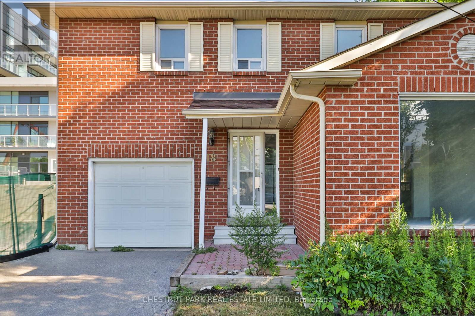 18 Dervock Crescent, Toronto, Ontario  M2K 1A7 - Photo 2 - C12599384