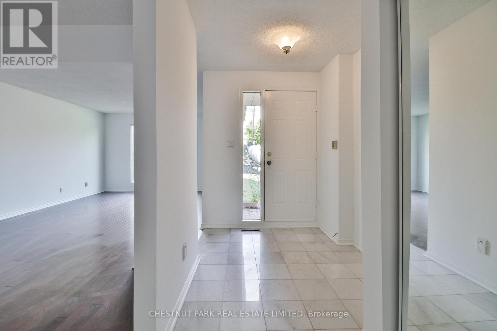 18 Dervock Crescent, Toronto, Ontario  M2K 1A7 - Photo 3 - C12599384