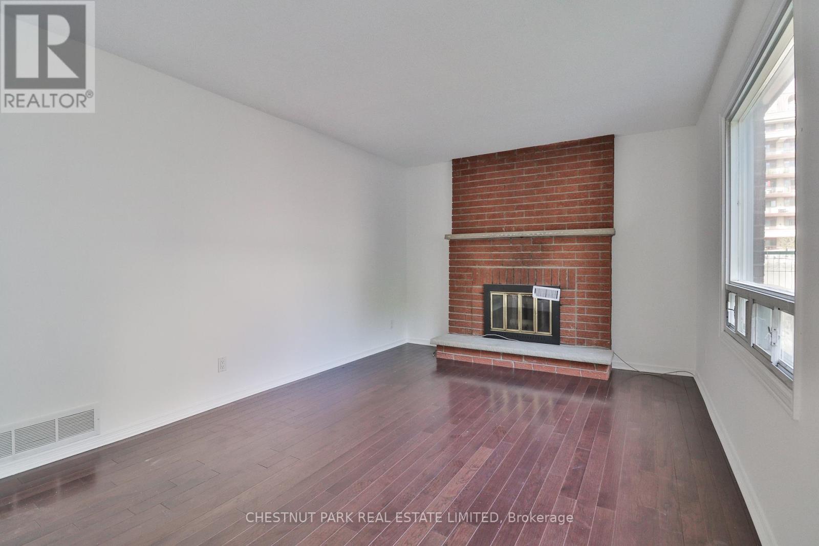 18 Dervock Crescent, Toronto, Ontario  M2K 1A7 - Photo 5 - C12599384