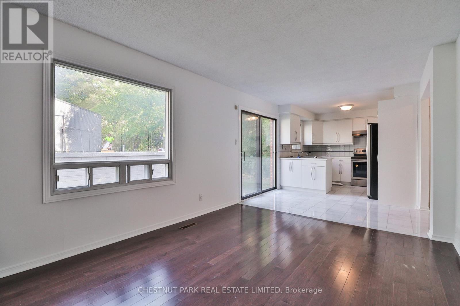 18 Dervock Crescent, Toronto, Ontario  M2K 1A7 - Photo 6 - C12599384