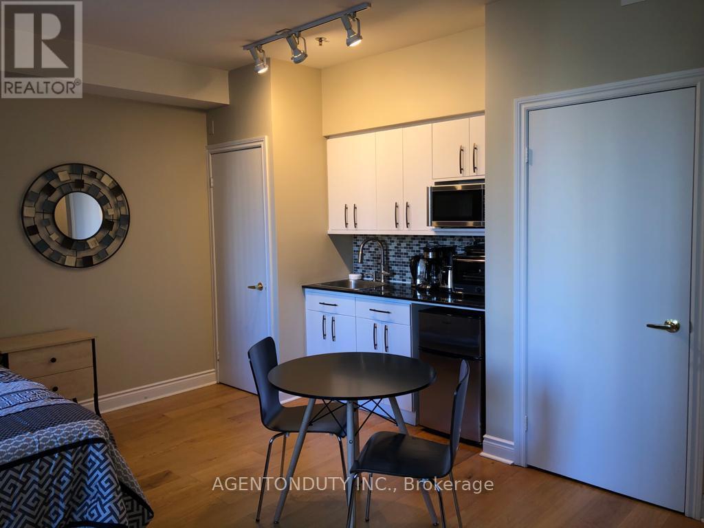 407 - 73 Richmond Street W, Toronto, Ontario  M5H 4E8 - Photo 5 - C12599402