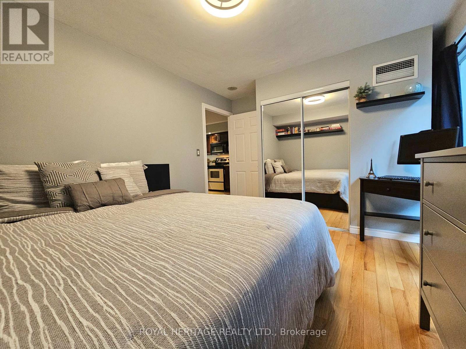 807 - 270 Wellington Street W, Toronto, Ontario  M5V 3P5 - Photo 17 - C12599418