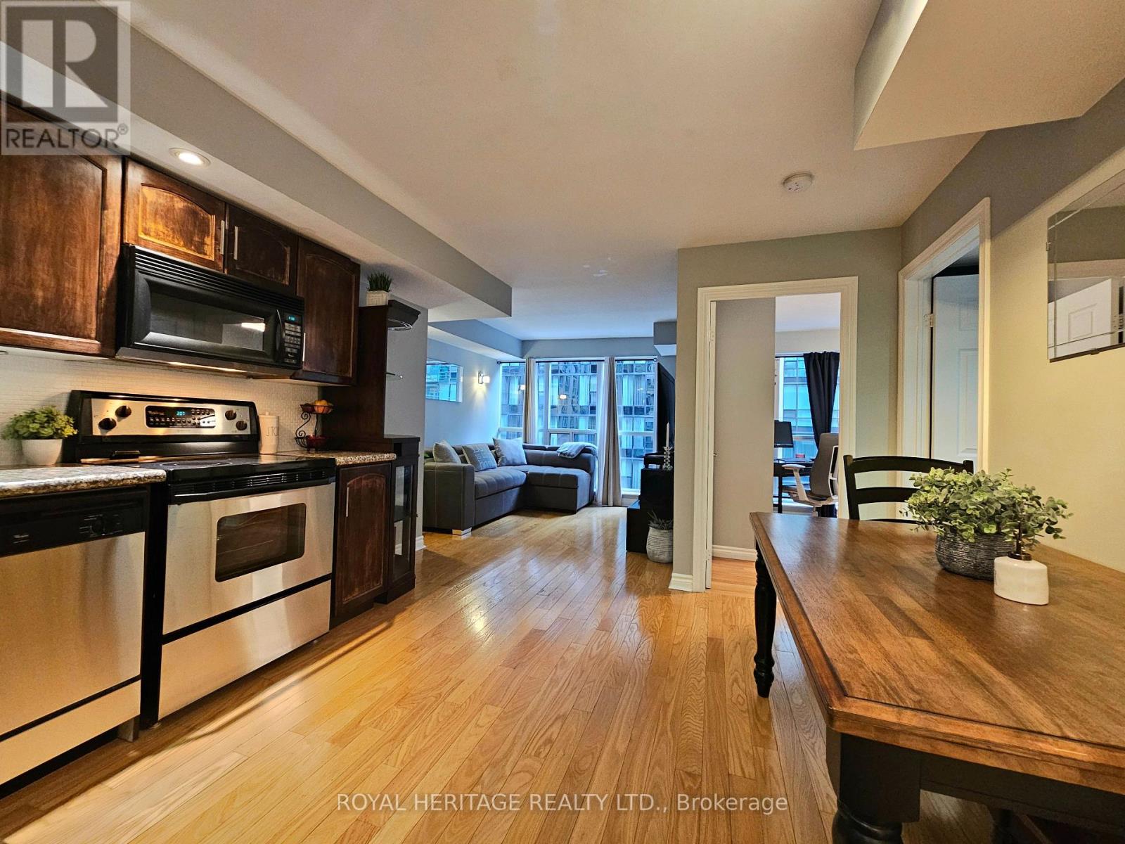 807 - 270 Wellington Street W, Toronto, Ontario  M5V 3P5 - Photo 5 - C12599418