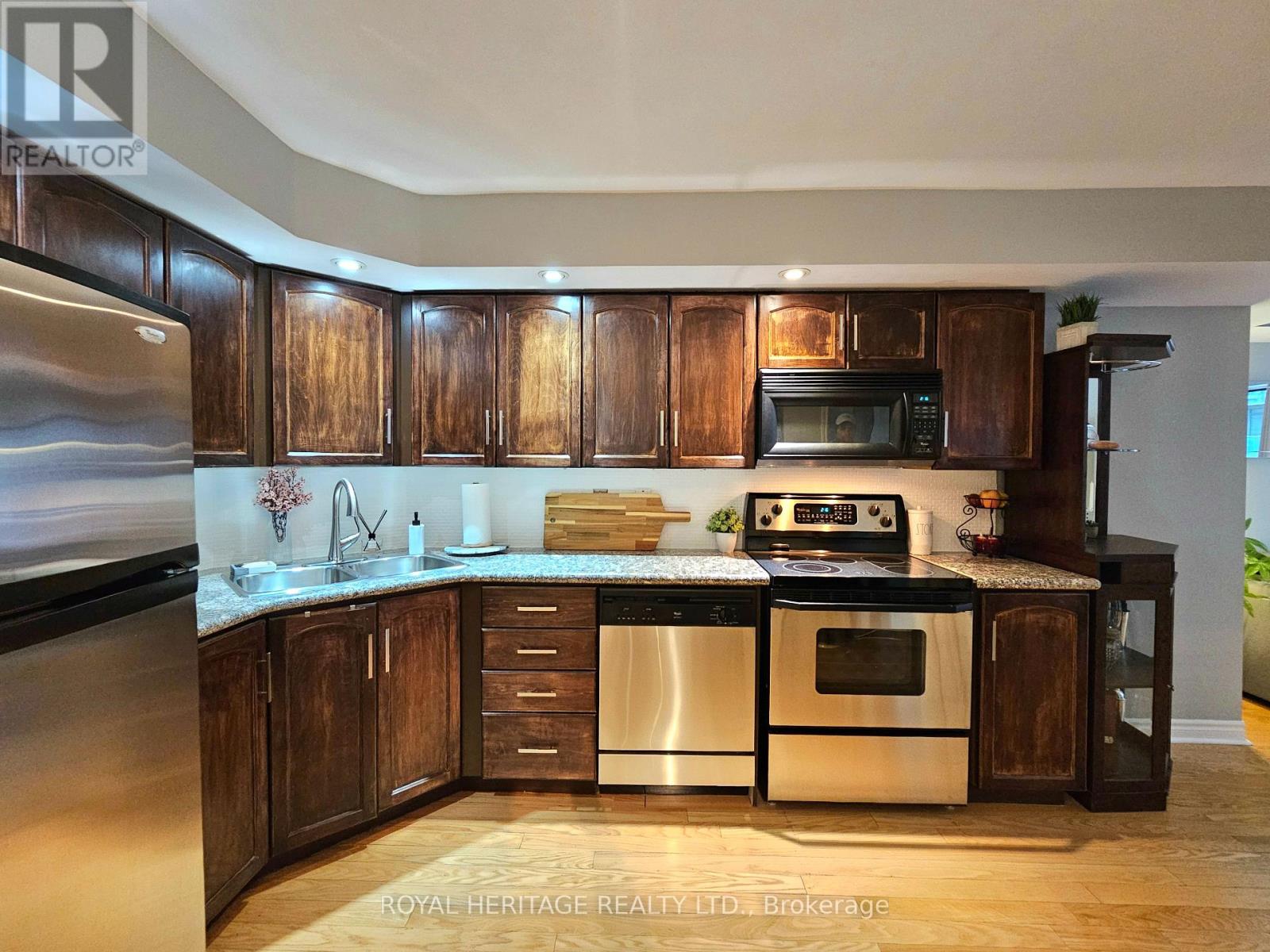 807 - 270 Wellington Street W, Toronto, Ontario  M5V 3P5 - Photo 6 - C12599418