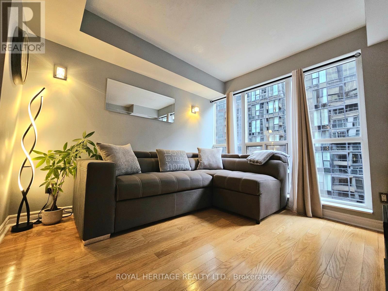 807 - 270 Wellington Street W, Toronto, Ontario  M5V 3P5 - Photo 8 - C12599418