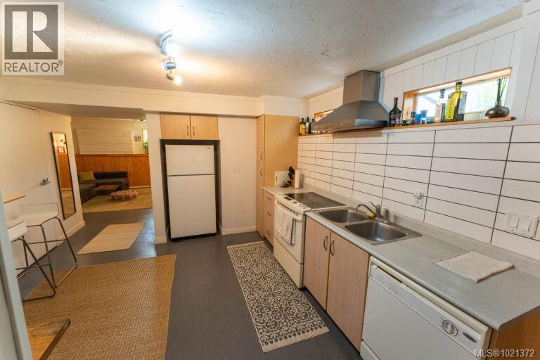 246 Lee St, Ucluelet, British Columbia  V0R 3A0 - Photo 27 - 1021372