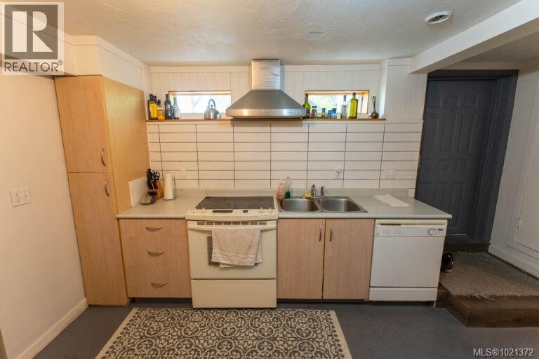 246 Lee St, Ucluelet, British Columbia  V0R 3A0 - Photo 28 - 1021372