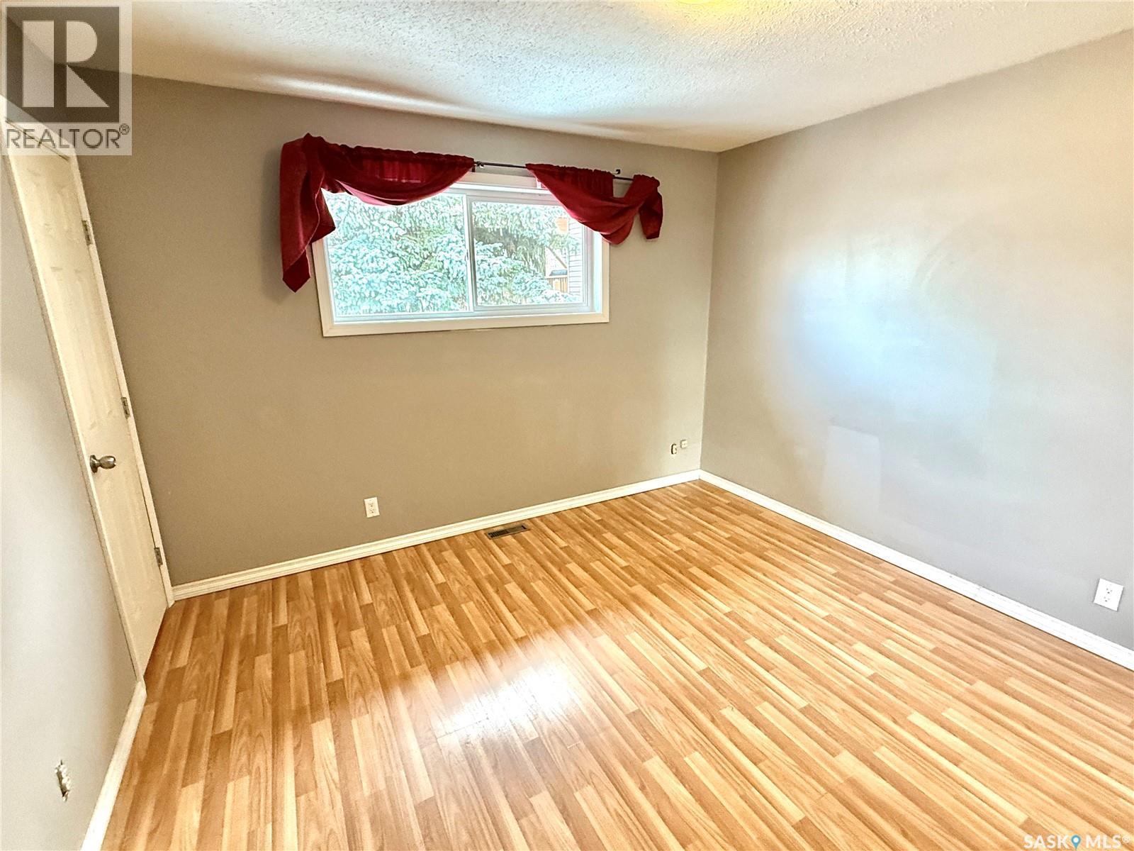 2472 Ross Crescent, North Battleford, Saskatchewan  S9A 3R3 - Photo 12 - SK021101