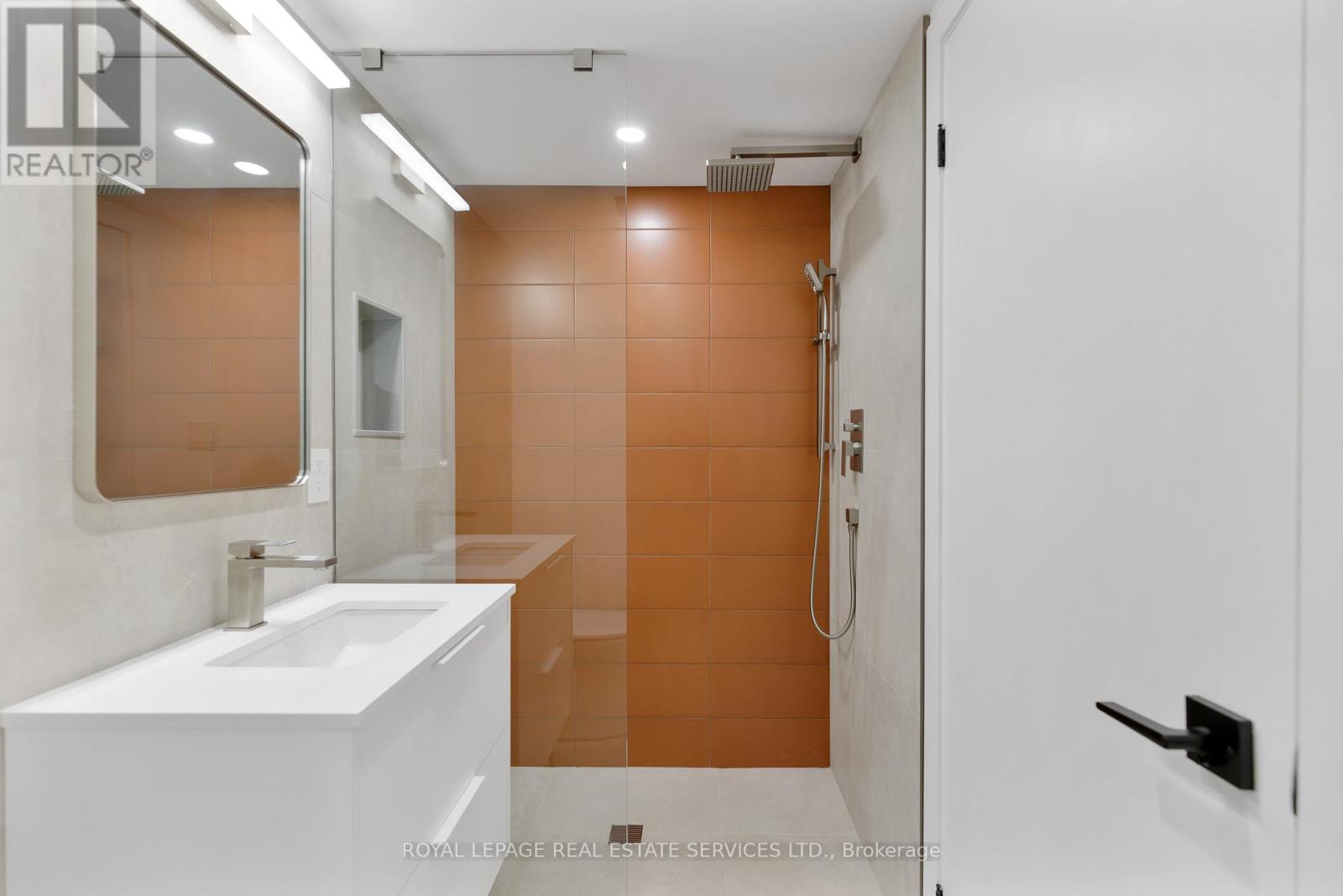 Basement - 396 Jones Avenue, Toronto, Ontario M4J 3G3 - Photo 8 - E12599290