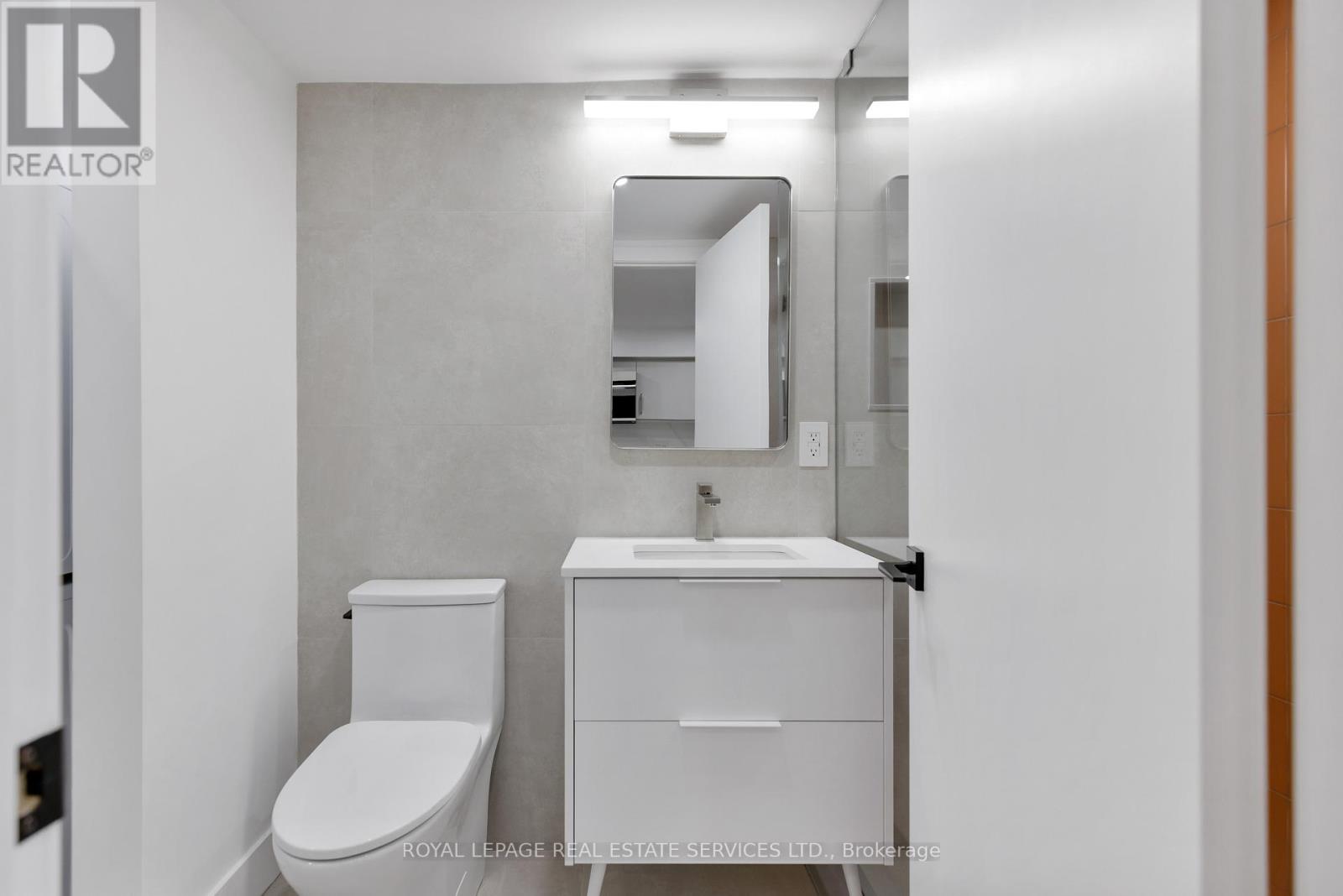 Basement - 396 Jones Avenue, Toronto, Ontario M4J 3G3 - Photo 9 - E12599290