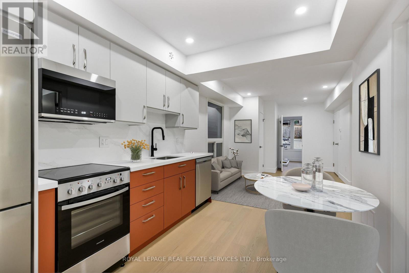 Mainfloor - 396 Jones Avenue, Toronto, Ontario  M4J 3G3 - Photo 2 - E12599294