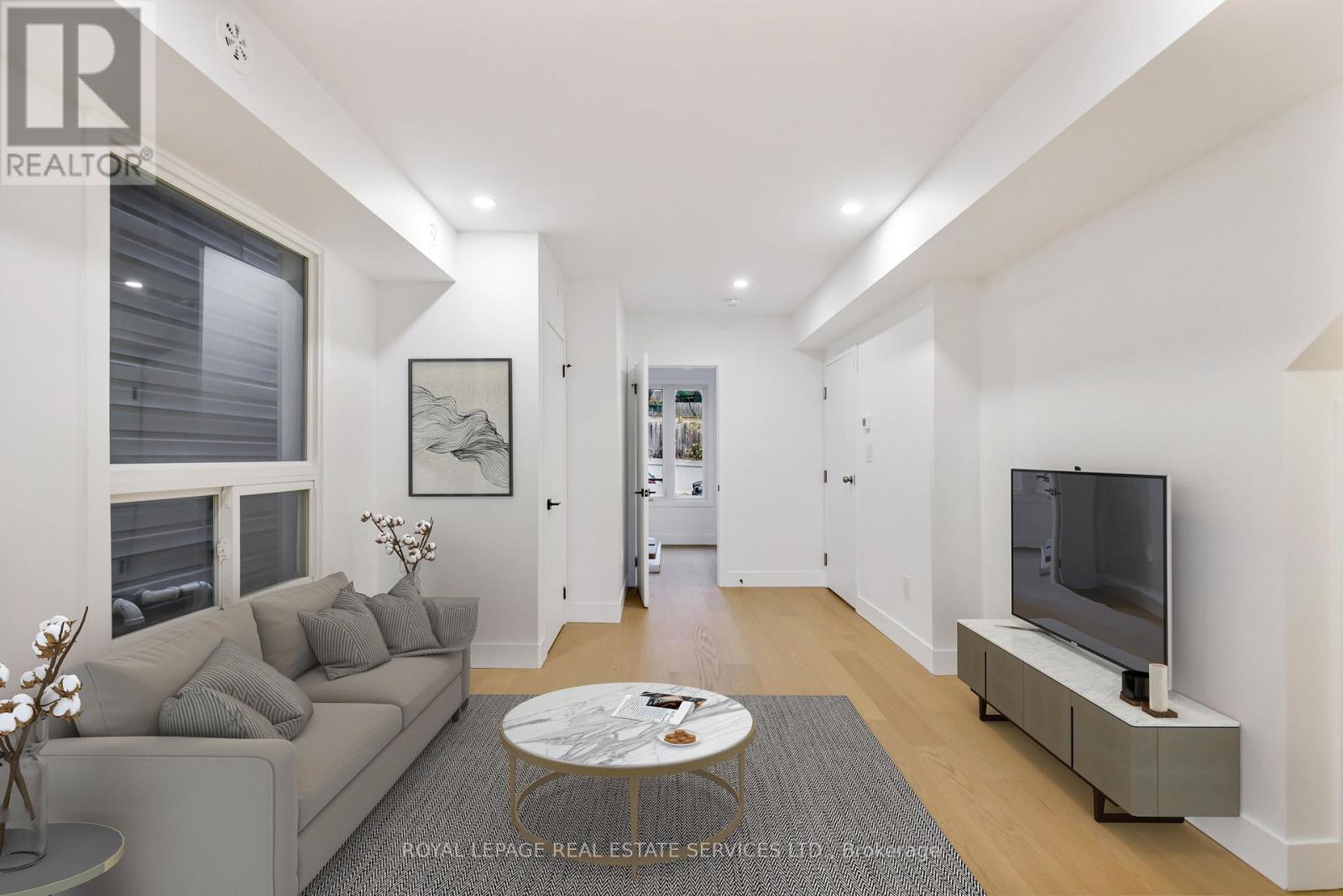 Mainfloor - 396 Jones Avenue, Toronto, Ontario  M4J 3G3 - Photo 3 - E12599294