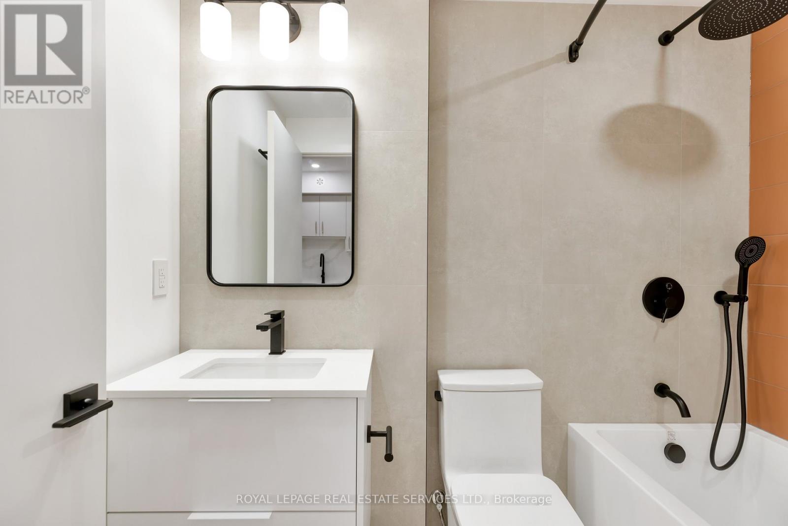 Mainfloor - 396 Jones Avenue, Toronto, Ontario  M4J 3G3 - Photo 5 - E12599294