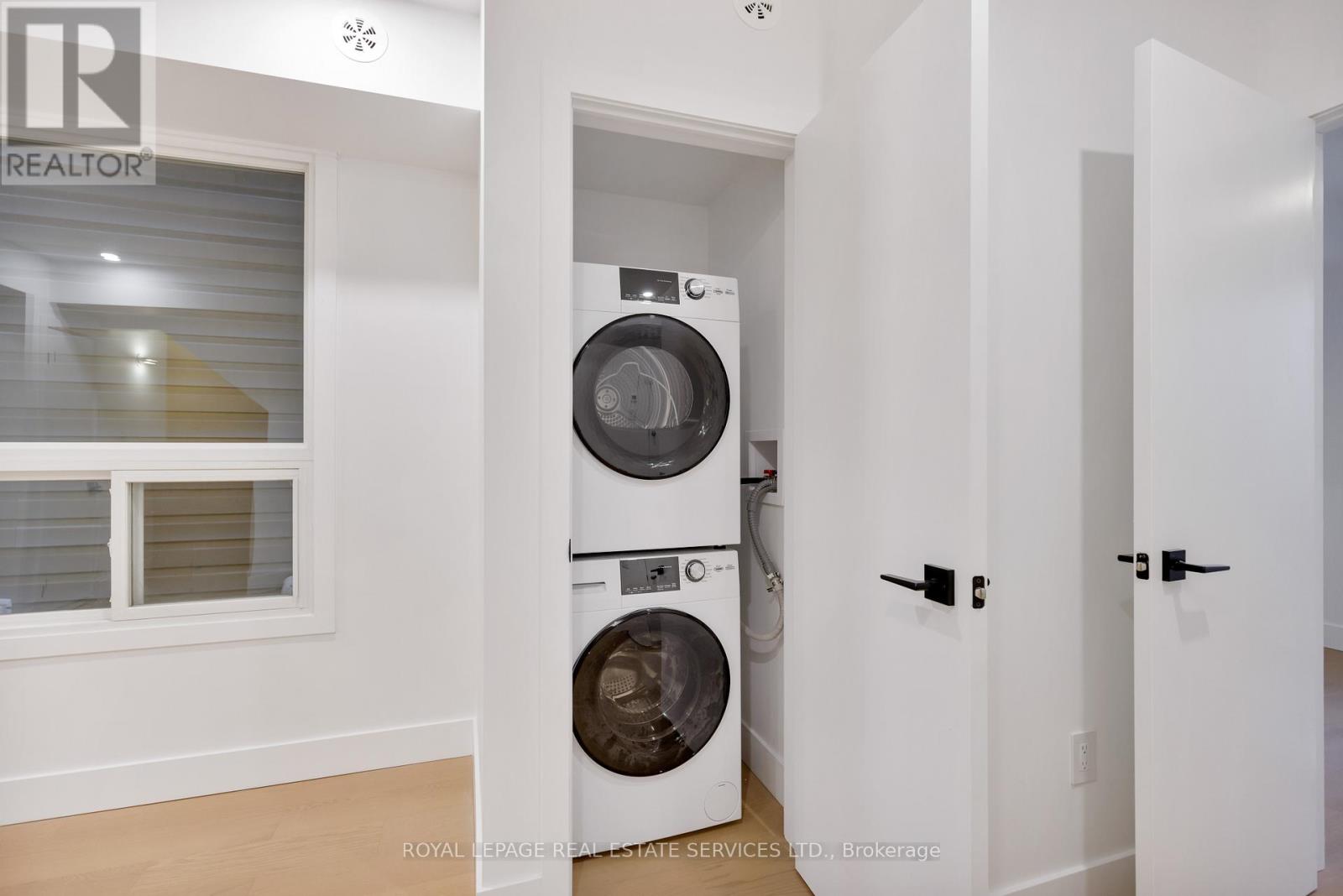 Mainfloor - 396 Jones Avenue, Toronto, Ontario  M4J 3G3 - Photo 6 - E12599294