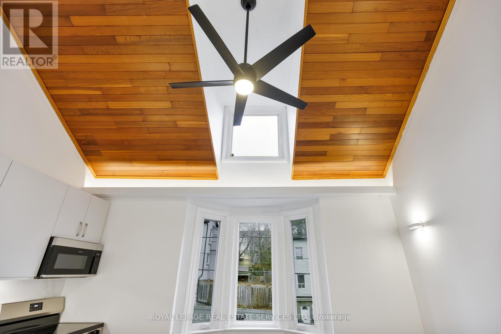 2nd Floor - 396 Jones Avenue, Toronto, Ontario  M4J 3G3 - Photo 2 - E12599300