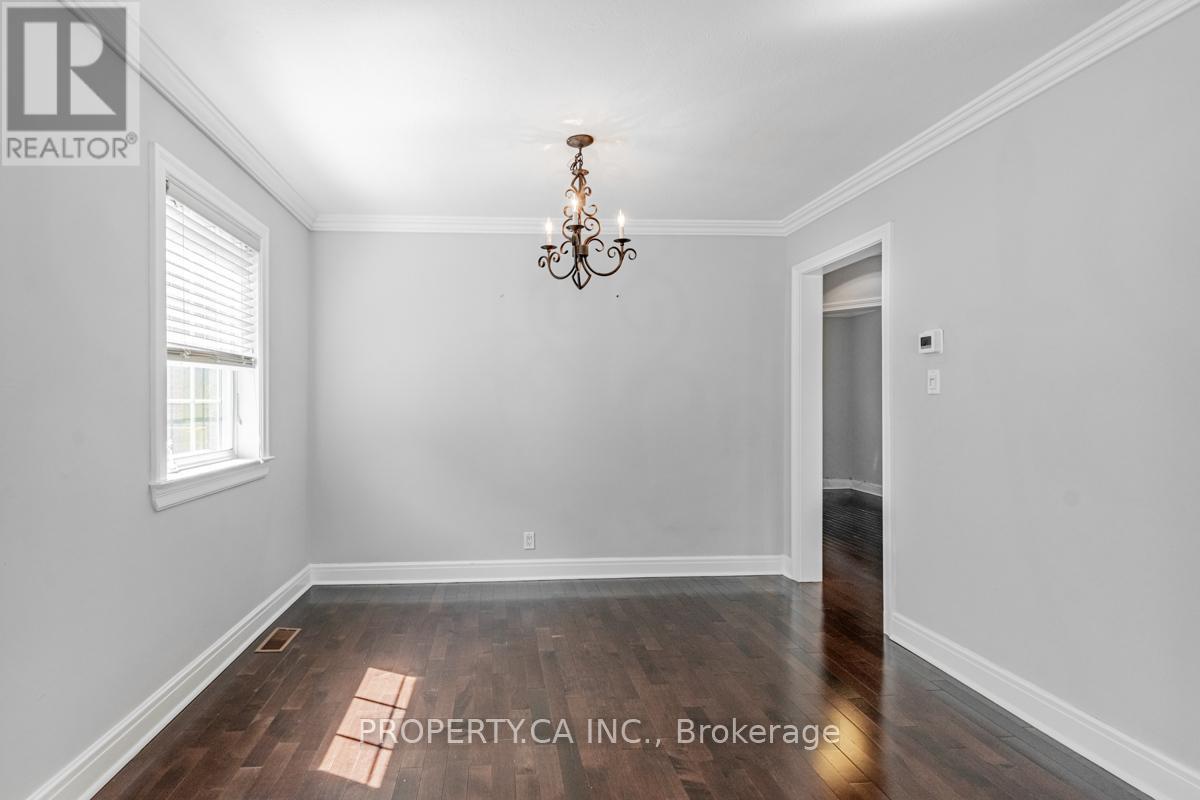 Upper - 26 Rednor Road, Toronto, Ontario  M4C 4B4 - Photo 10 - E12599326