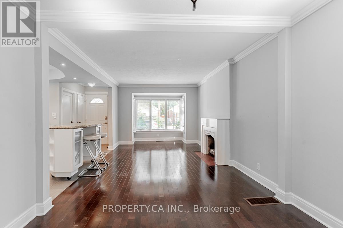 Upper - 26 Rednor Road, Toronto, Ontario  M4C 4B4 - Photo 11 - E12599326