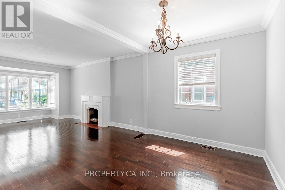 Upper - 26 Rednor Road, Toronto, Ontario  M4C 4B4 - Photo 12 - E12599326