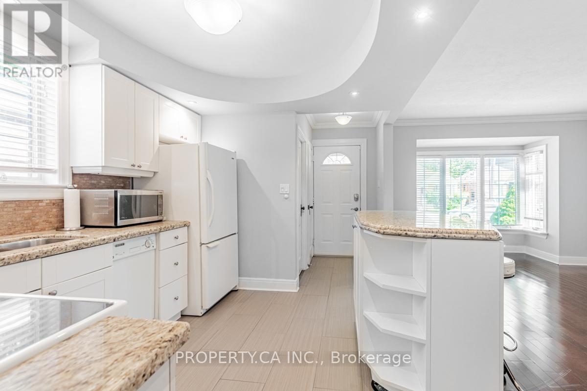 Upper - 26 Rednor Road, Toronto, Ontario  M4C 4B4 - Photo 16 - E12599326