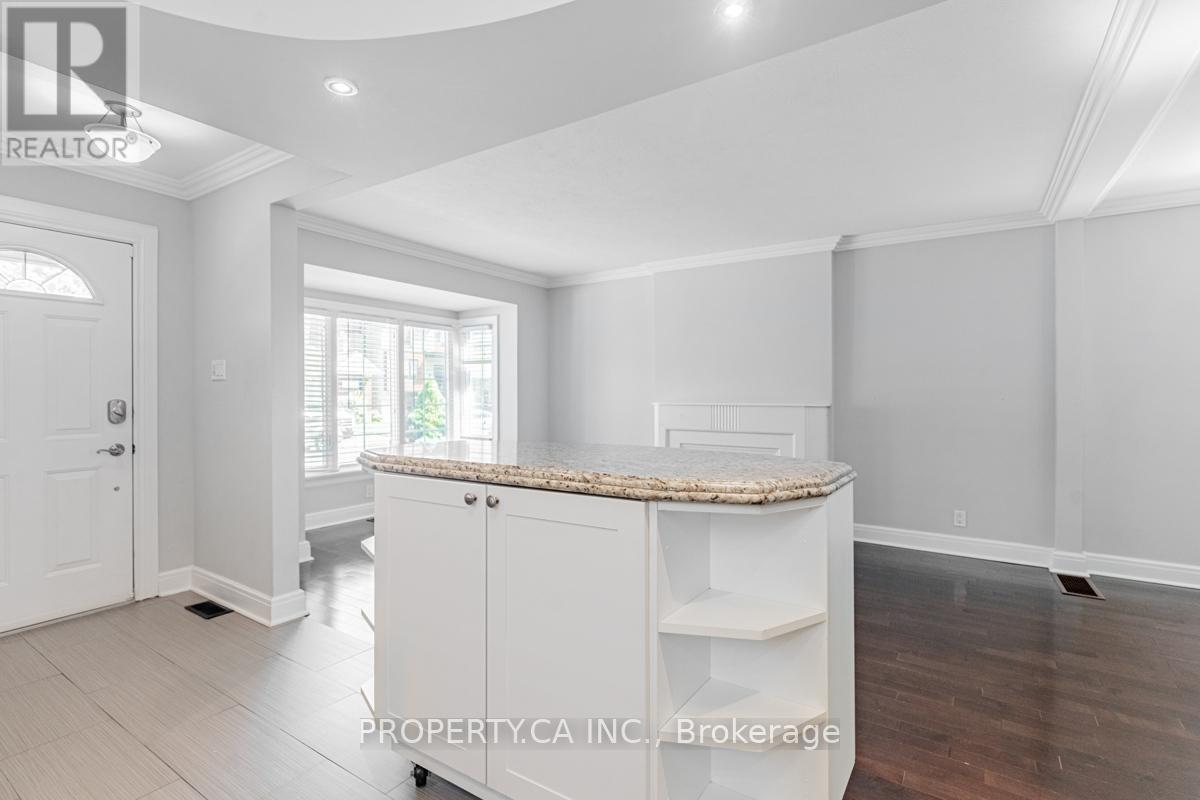 Upper - 26 Rednor Road, Toronto, Ontario  M4C 4B4 - Photo 17 - E12599326