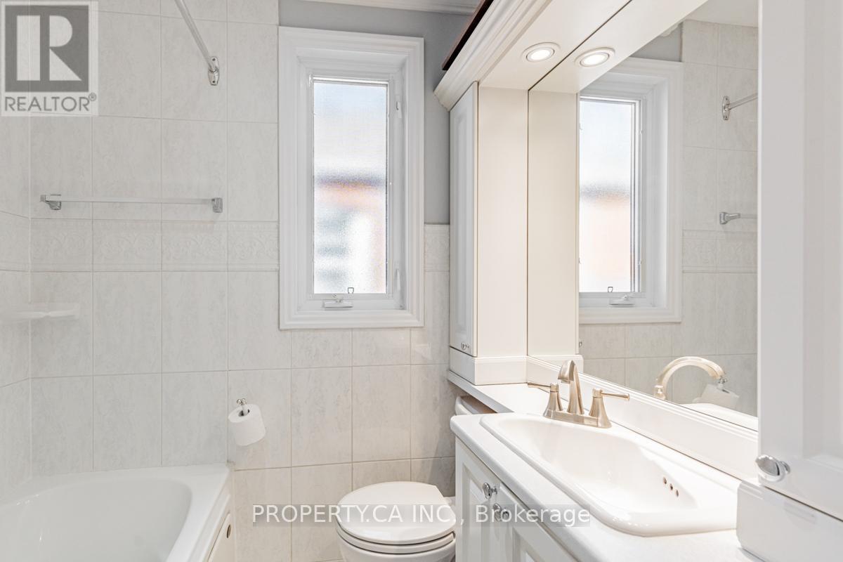 Upper - 26 Rednor Road, Toronto, Ontario  M4C 4B4 - Photo 19 - E12599326