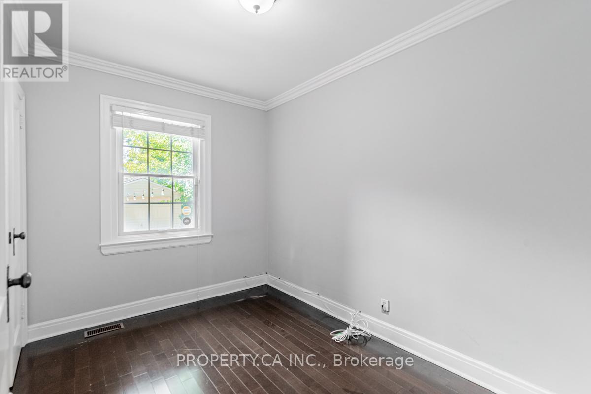 Upper - 26 Rednor Road, Toronto, Ontario  M4C 4B4 - Photo 23 - E12599326