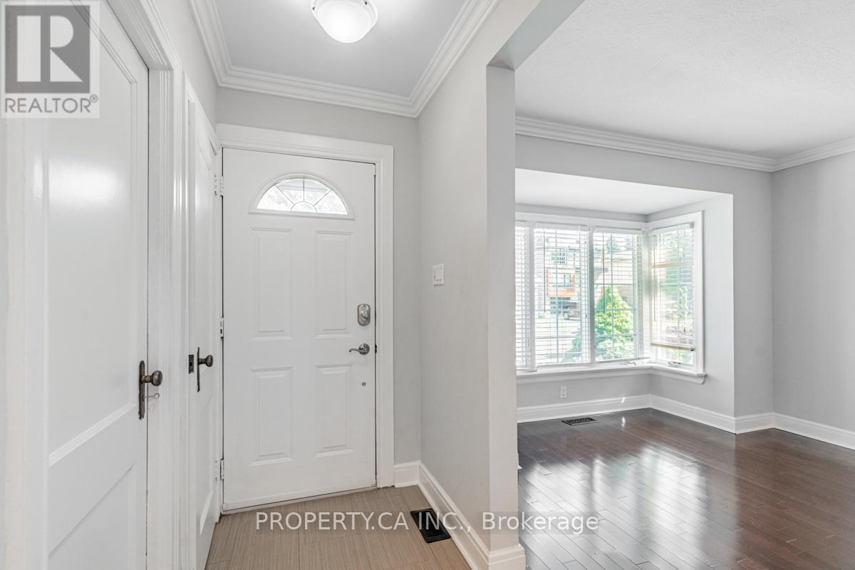 Upper - 26 Rednor Road, Toronto, Ontario  M4C 4B4 - Photo 3 - E12599326