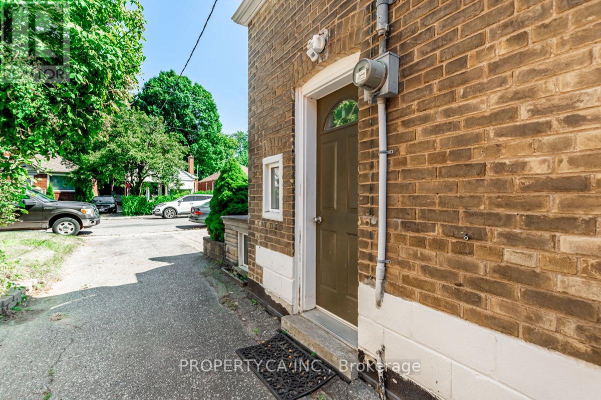 Upper - 26 Rednor Road, Toronto, Ontario  M4C 4B4 - Photo 30 - E12599326