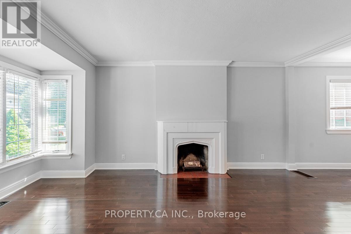 Upper - 26 Rednor Road, Toronto, Ontario  M4C 4B4 - Photo 5 - E12599326