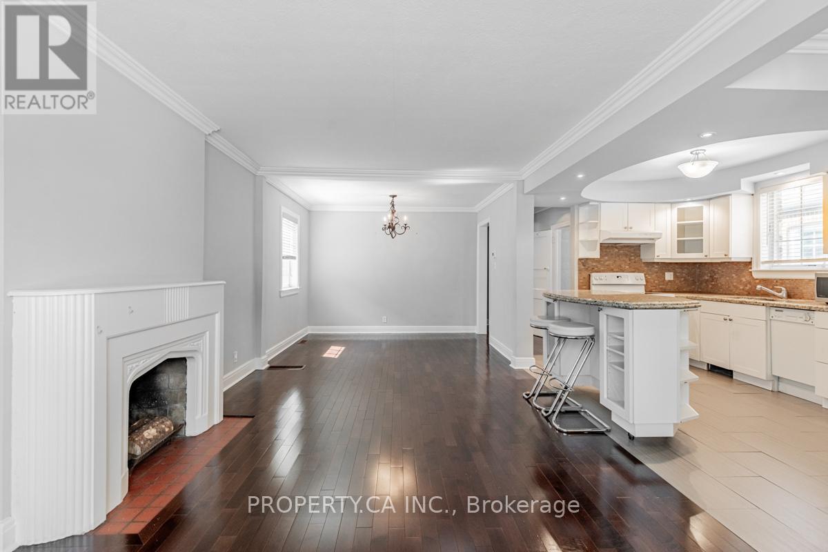 Upper - 26 Rednor Road, Toronto, Ontario  M4C 4B4 - Photo 6 - E12599326