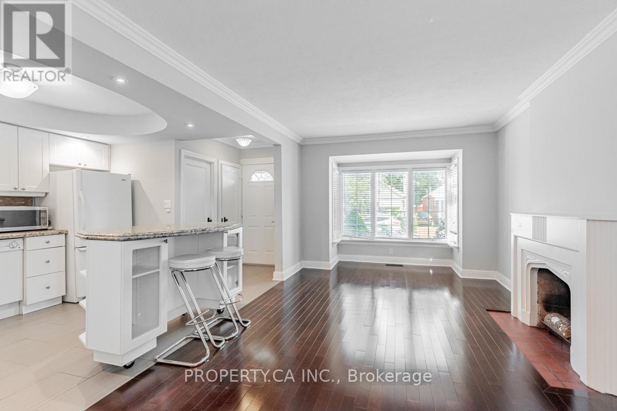 Upper - 26 Rednor Road, Toronto, Ontario  M4C 4B4 - Photo 7 - E12599326