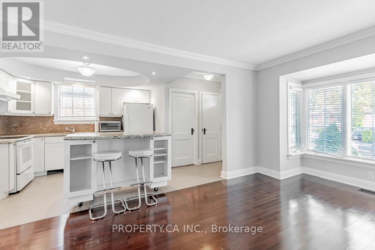 Upper - 26 Rednor Road, Toronto, Ontario  M4C 4B4 - Photo 8 - E12599326