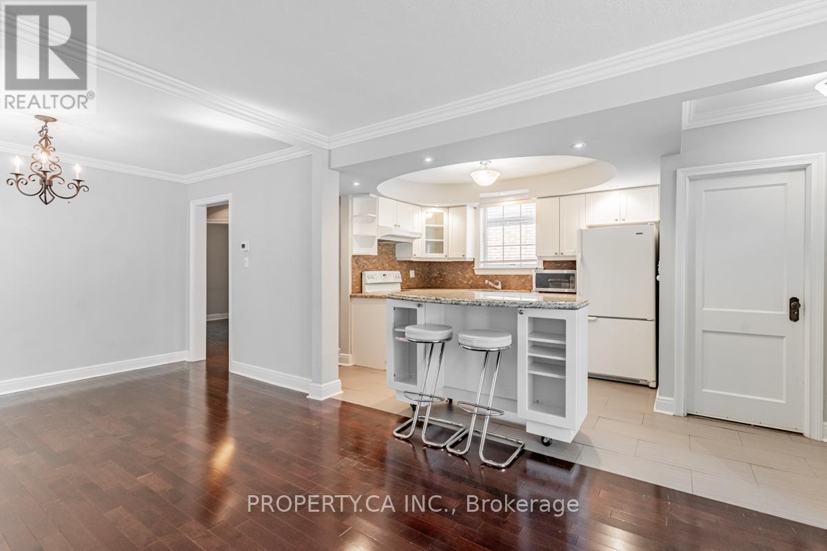 Upper - 26 Rednor Road, Toronto, Ontario  M4C 4B4 - Photo 9 - E12599326