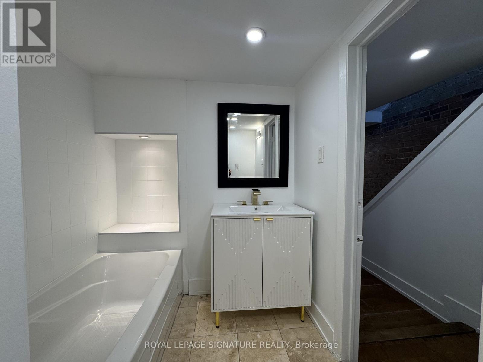 Main & Lower - 25 Firstbrooke Road, Toronto, Ontario  M4E 2L2 - Photo 17 - E12599362