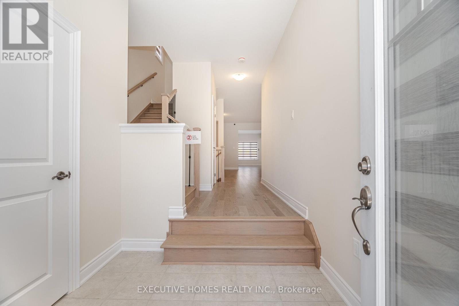 6 Mac Campbell Way, Bradford West Gwillimbury (Bradford), Ontario L3Z 4M7 - Photo 5 - N12599314