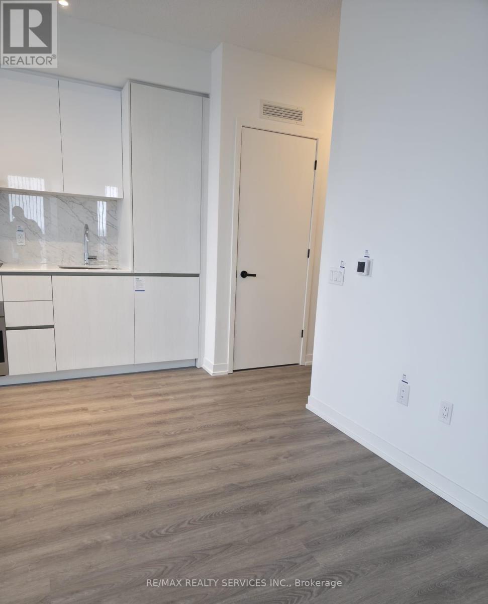 2006 - 8 Interchange Way W, Vaughan, Ontario  L4K 5Z7 - Photo 12 - N12599410