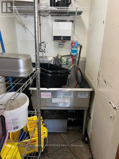 Main Fl - 1 Dunlop Street E, Barrie (City Centre), Ontario  L4N 1A1 - Photo 8 - S12599398