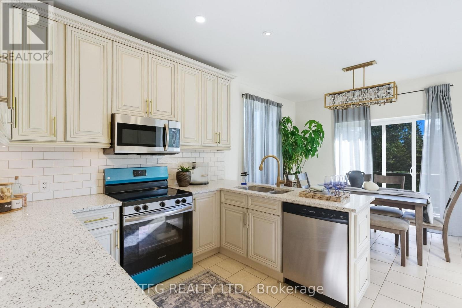 165 Bayshore Drive, Ramara, Ontario  L0K 1B0 - Photo 12 - S12599448