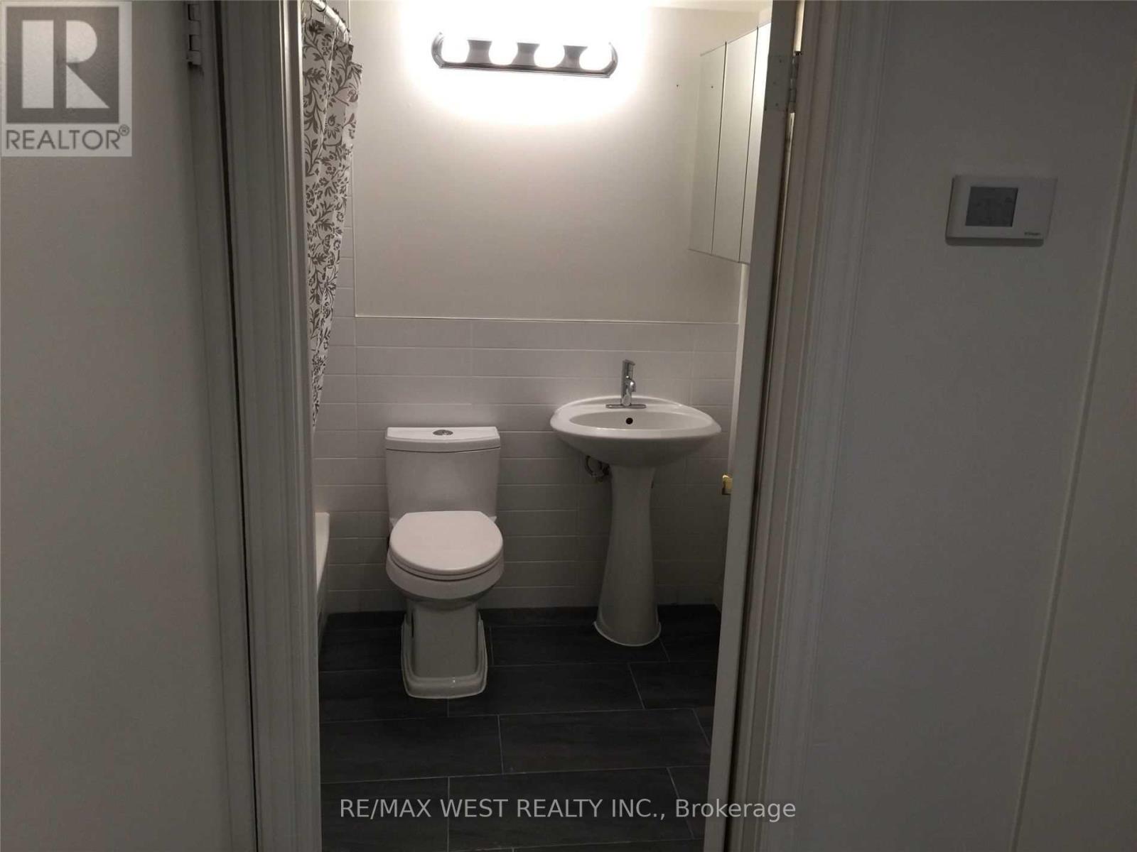 4 - 152 Dowling Avenue, Toronto, Ontario  M6K 3A6 - Photo 4 - W12599236