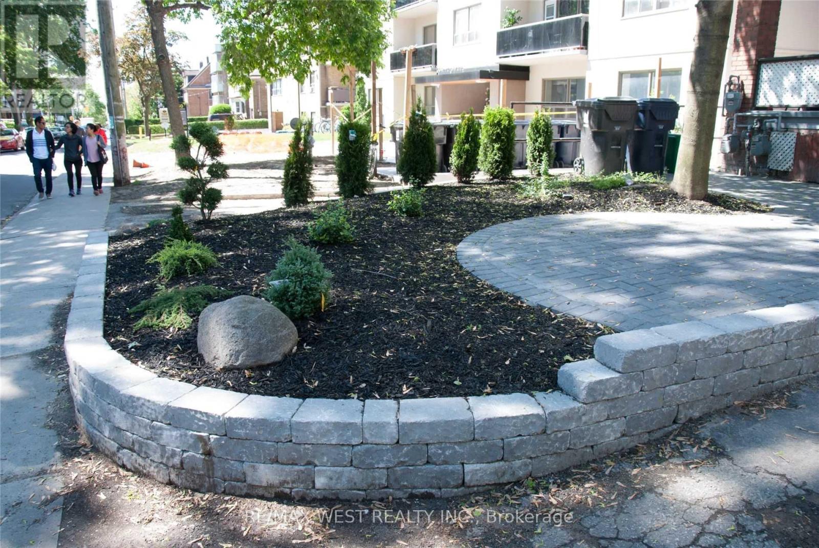 4 - 152 Dowling Avenue, Toronto, Ontario  M6K 3A6 - Photo 7 - W12599236